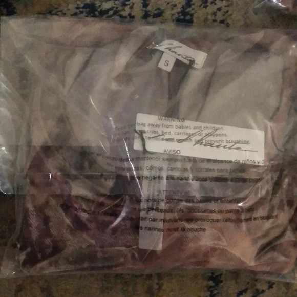 NWT Red Haute Velour Basic Crew Tee Small - Picture 10 of 11